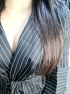 Snapshot of _Linez_ chatting on November 30, 2025, 4:19 pm Linez online show from November 30, 2025, 4:19 pm