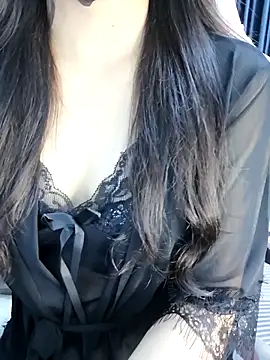 Snapshot of _Linez_ chatting on October 7, 2025, 5:14 pm  Linez  online show from October 7, 2025, 5:14 pm