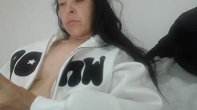 naughthyany16 online show from November 12, 2025, 9:13 am