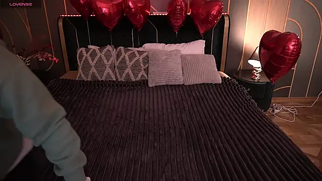 MagicPeachh  online show from February 6, 2026, 2:13 pm