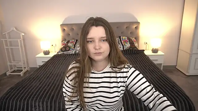 MagicPeachh  online show from June 17, 2026, 12:48 pm