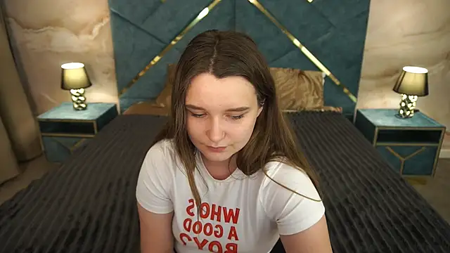 MagicPeachh  online show from July 15, 2026, 6:04 pm
