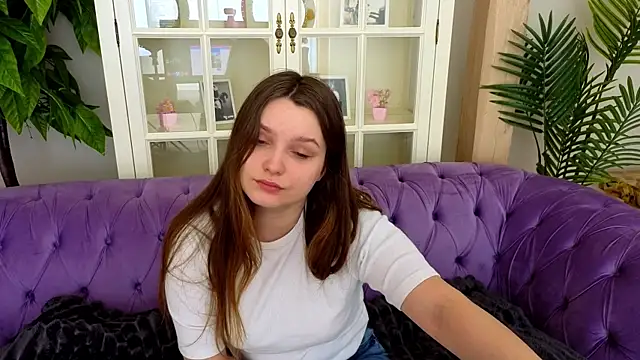 Snapshot of MagicPeachh_ chatting on May 6, 2026, 5:44 am MagicPeachh online show from May 6, 2026, 5:44 am