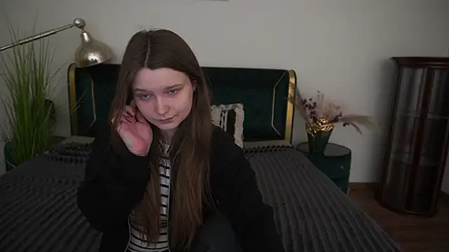Snapshot of MagicPeachh_ chatting on June 1, 2026, 6:13 am MagicPeachh online show from June 1, 2026, 6:13 am