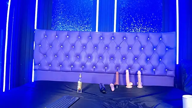 Snapshot of Malory_Cortez chatting on November 19, 2025, 12:10 am Malory Cortez online show from November 19, 2025, 12:10 am