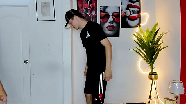 oversizedxguys online show from April 14, 2026, 1:21 am