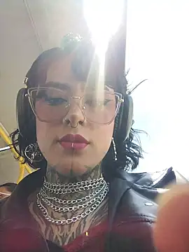 taaylor33 online show from February 9, 2026, 5:33 pm