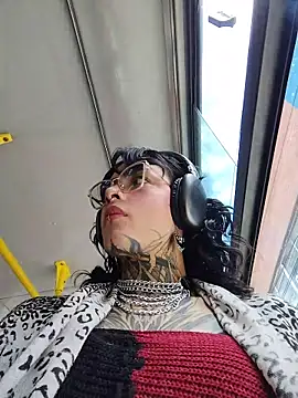 taaylor33 online show from January 9, 2026, 4:03 pm