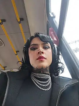 taaylor33 online show from April 17, 2026, 9:50 pm