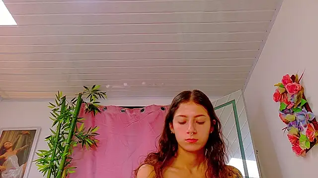 scarlet-jonesx online show from June 22, 2026, 6:16 pm