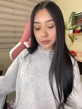 Snapshot of Starliee__ chatting on April 15, 2026, 12:38 am Starliee online show from April 15, 2026, 12:38 am