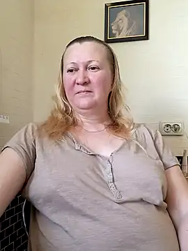 Snapshot of blondyaguar chatting on September 12, 2025, 10:59 am blondyaguar online show from September 12, 2025, 10:59 am