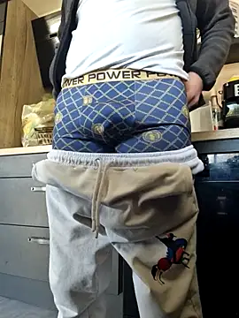 Snapshot of justepourvousbb chatting on December 2, 2025, 10:28 am justepourvousbb online show from December 2, 2025, 10:28 am