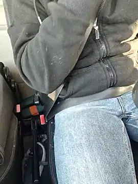 Snapshot of justepourvousbb chatting on March 4, 2025, 11:51 am justepourvousbb online show from March 4, 2025, 11:51 am