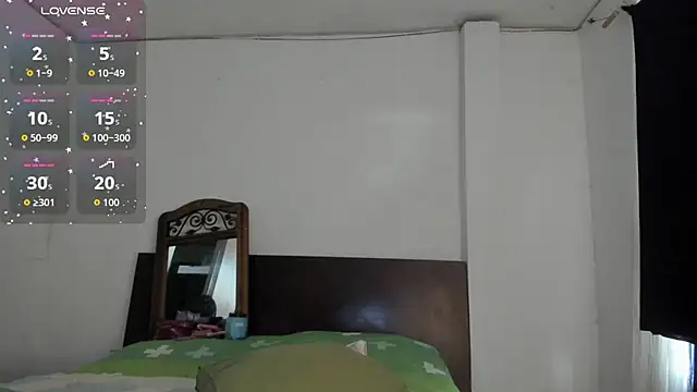 Snapshot of latinaStepmom chatting on December 4, 2025, 8:52 pm latinaStepmom online show from December 4, 2025, 8:52 pm