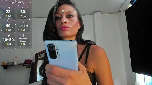 Snapshot of latinaStepmom chatting on November 3, 2025, 8:34 pm latinaStepmom online show from November 3, 2025, 8:34 pm