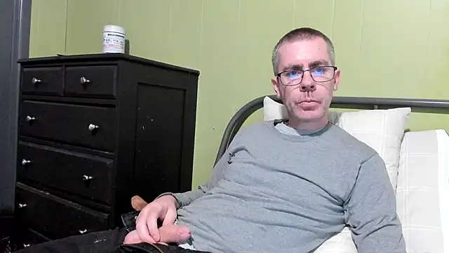 ImportantEquator0 online show from September 25, 2025, 6:03 pm