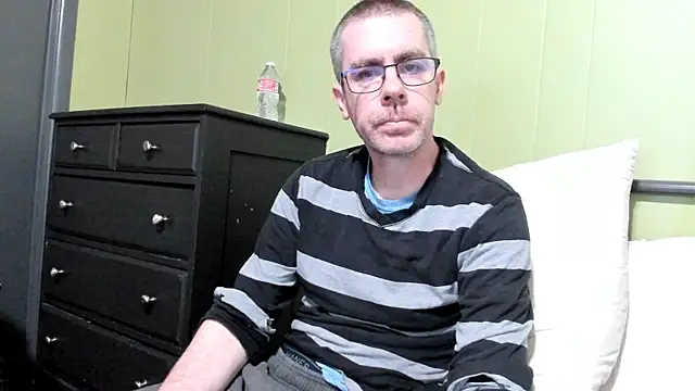 ImportantEquator0 online show from September 28, 2025, 8:27 pm