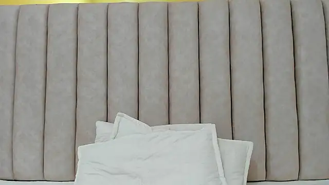 FreyaMoller online show from February 12, 2026, 7:02 pm