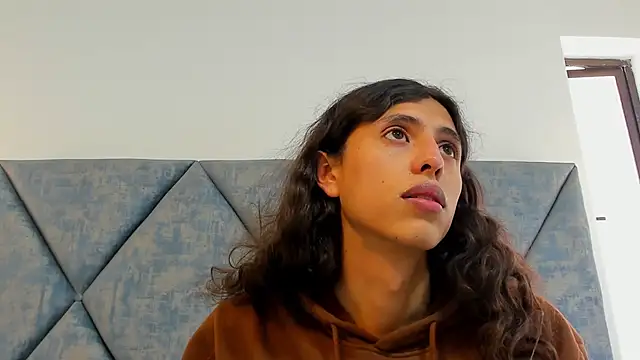 FreyaMoller online show from February 4, 2026, 8:59 pm