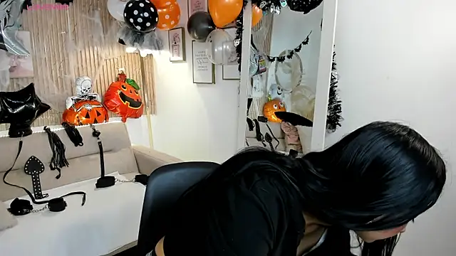 RACHEL EV online show from October 28, 2025, 4:46 am