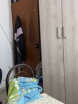 Milk chloe online show from February 3, 2026, 7:08 pm