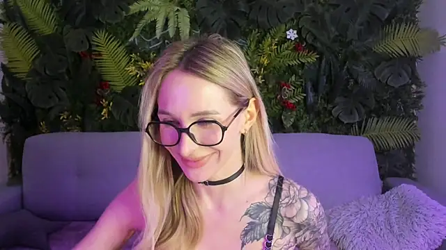 Horny Blond online show from February 14, 2026, 9:09 am