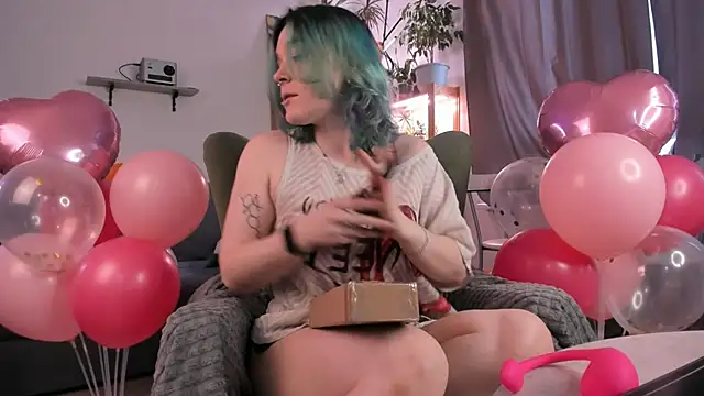 Snapshot of alisahug chatting on December 2, 2025, 8:38 am alisahug online show from December 2, 2025, 8:38 am