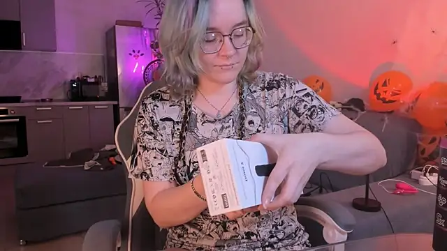 Snapshot of alisahug chatting on October 28, 2025, 8:13 am alisahug online show from October 28, 2025, 8:13 am