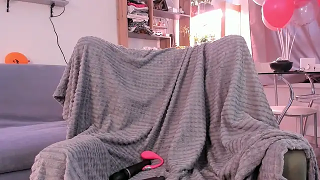 Snapshot of alisahug chatting on December 3, 2025, 8:36 am alisahug online show from December 3, 2025, 8:36 am