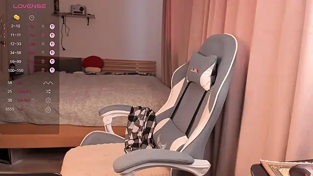 Snapshot of alisahug chatting on November 26, 2025, 8:25 am alisahug online show from November 26, 2025, 8:25 am