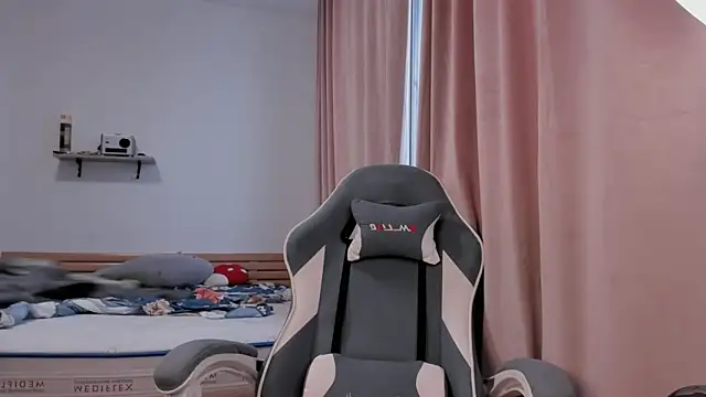 Snapshot of alisahug chatting on November 29, 2025, 8:14 am alisahug online show from November 29, 2025, 8:14 am