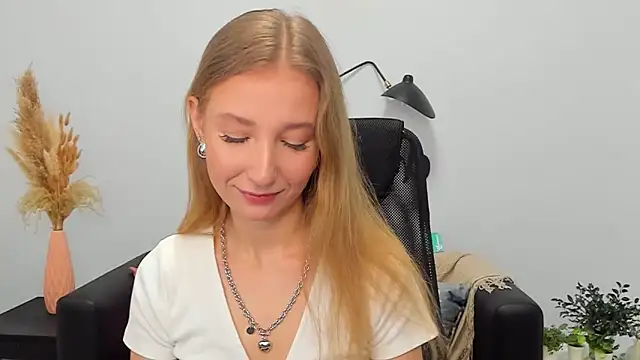 LolaWilsons online show from February 28, 2025, 6:21 am