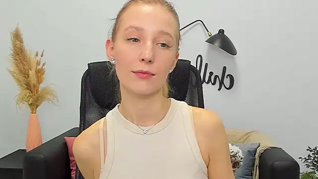 LolaWilsons online show from March 18, 2025, 12:28 pm