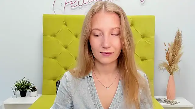 Snapshot of LolaWilsons chatting on May 16, 2026, 10:36 am LolaWilsons online show from May 16, 2026, 10:36 am
