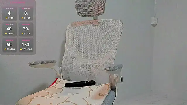 Snapshot of Cee_chalynn chatting on October 27, 2025, 2:40 pm Cee chalynn online show from October 27, 2025, 2:40 pm