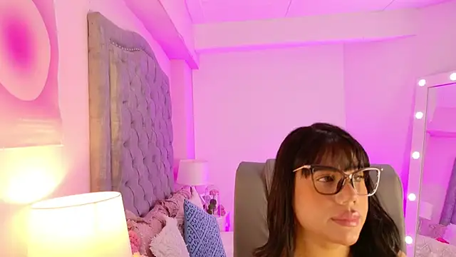 AshleyFerrer online show from October 5, 2025, 1:13 pm