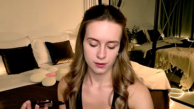 RozzitaBedberry online show from April 4, 2026, 12:34 pm