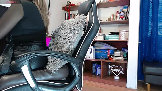 LiaTaylorr online show from October 10, 2025, 12:17 pm