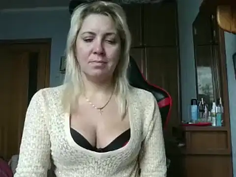 Snapshot of IrinaB1 chatting on November 11, 2025, 8:09 am IrinaB1 online show from November 11, 2025, 8:09 am