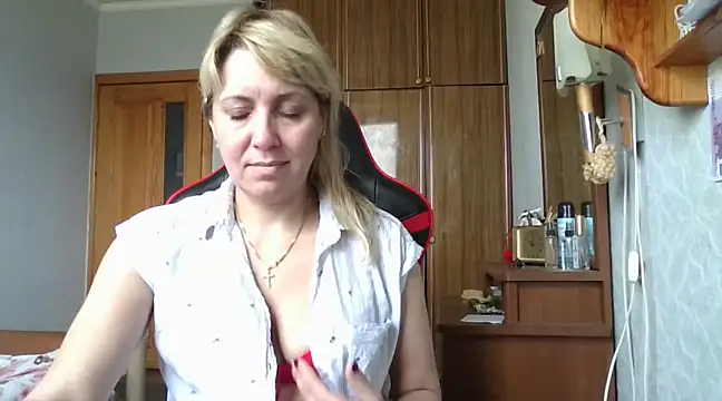 Snapshot of IrinaB1 chatting on March 15, 2025, 8:04 am IrinaB1 online show from March 15, 2025, 8:04 am