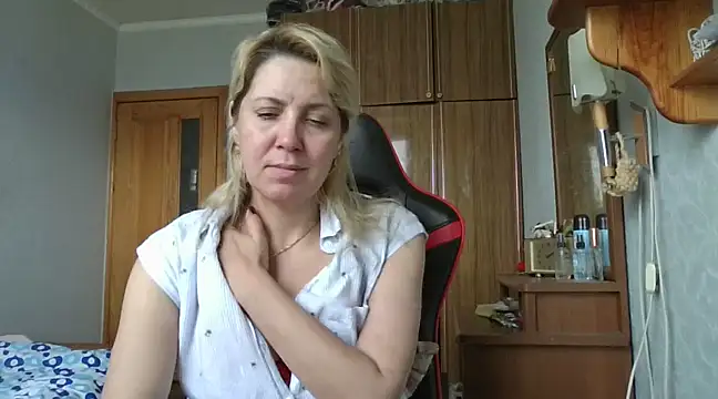 Snapshot of IrinaB1 chatting on March 19, 2025, 12:12 pm IrinaB1 online show from March 19, 2025, 12:12 pm