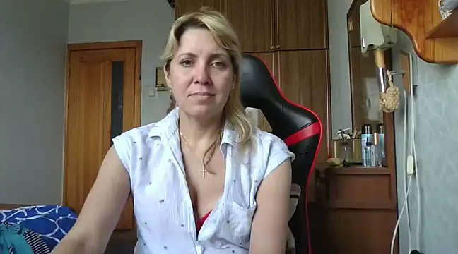 Snapshot of IrinaB1 chatting on March 14, 2025, 8:21 am IrinaB1 online show from March 14, 2025, 8:21 am