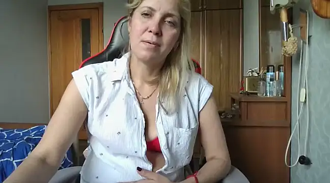 Snapshot of IrinaB1 chatting on March 14, 2025, 2:30 pm IrinaB1 online show from March 14, 2025, 2:30 pm