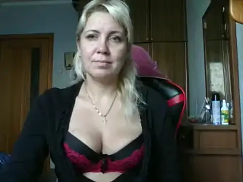 Snapshot of IrinaB1 chatting on October 12, 2025, 6:15 am IrinaB1 online show from October 12, 2025, 6:15 am