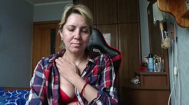 Snapshot of IrinaB1 chatting on March 13, 2025, 1:50 pm IrinaB1 online show from March 13, 2025, 1:50 pm