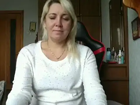 Snapshot of IrinaB1 chatting on November 9, 2025, 8:07 am IrinaB1 online show from November 9, 2025, 8:07 am