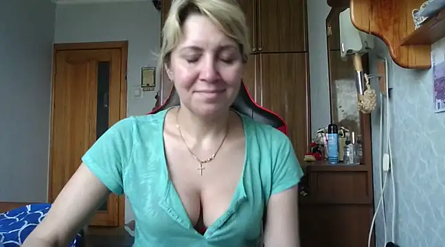 Snapshot of IrinaB1 chatting on March 12, 2025, 7:35 am IrinaB1 online show from March 12, 2025, 7:35 am