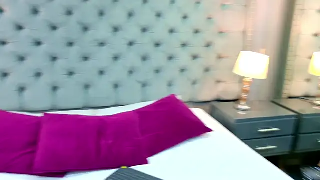 Snapshot of SamantaG chatting on November 26, 2025, 1:11 pm SamantaG online show from November 26, 2025, 1:11 pm