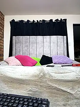 Snapshot of valenthottie chatting on November 29, 2025, 12:11 am valenthottie online show from November 29, 2025, 12:11 am